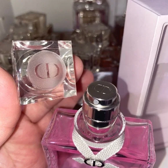 Miss Dior ROSE ESSENCE-Exclusive